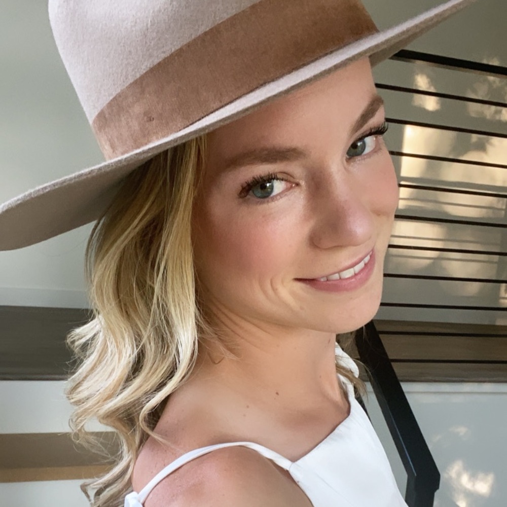 Meet your Posher, Eleanor